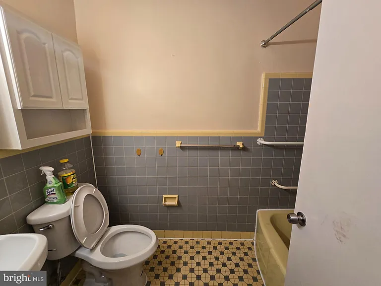 162 W Cheltenham Ave — Photo 10