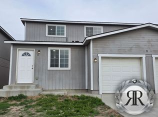 321 Emerald Rd #C, Granger, WA 98932
