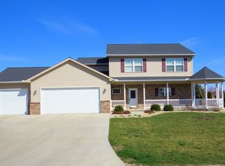10 Kristina Dr, Fairbury, IL 61739