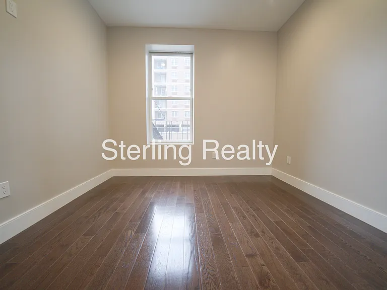 27-24 Hoyt Ave S #2R — Photo 5