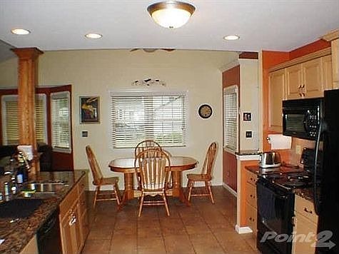 Kitchen Dining Area