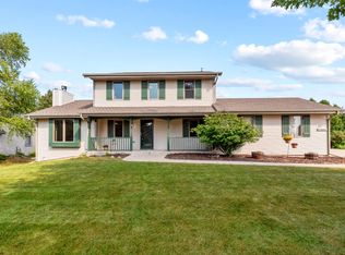 W134N6614 Lilly Creek Dr, Menomonee Falls, WI