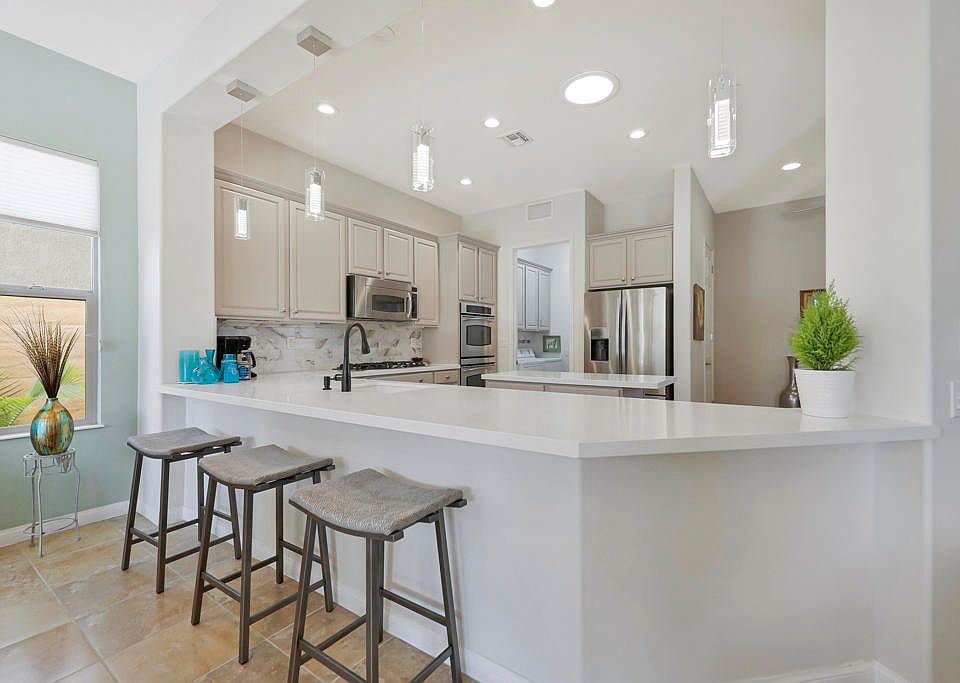 1st image of 81025 Avenida Lorena
