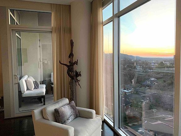 Amazing views of city . . . 