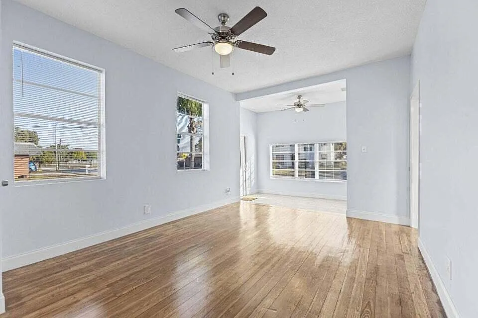 3 bed, 2.0 bath, 1118 sqft, $2,400 — Photo 2