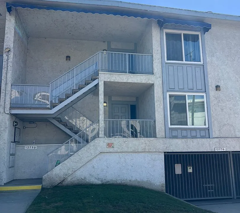 12756 Moorpark