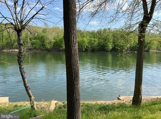 12 Mallard Way, Falling Waters, WV 25419