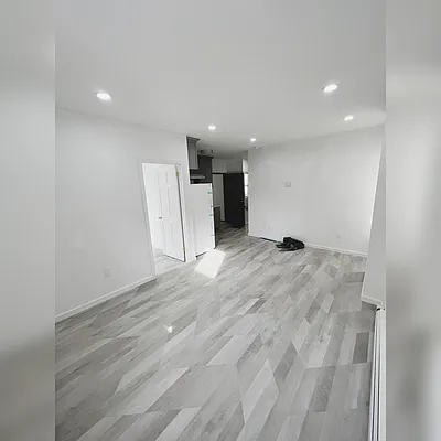 Rented by E Realty International Corp | media 27