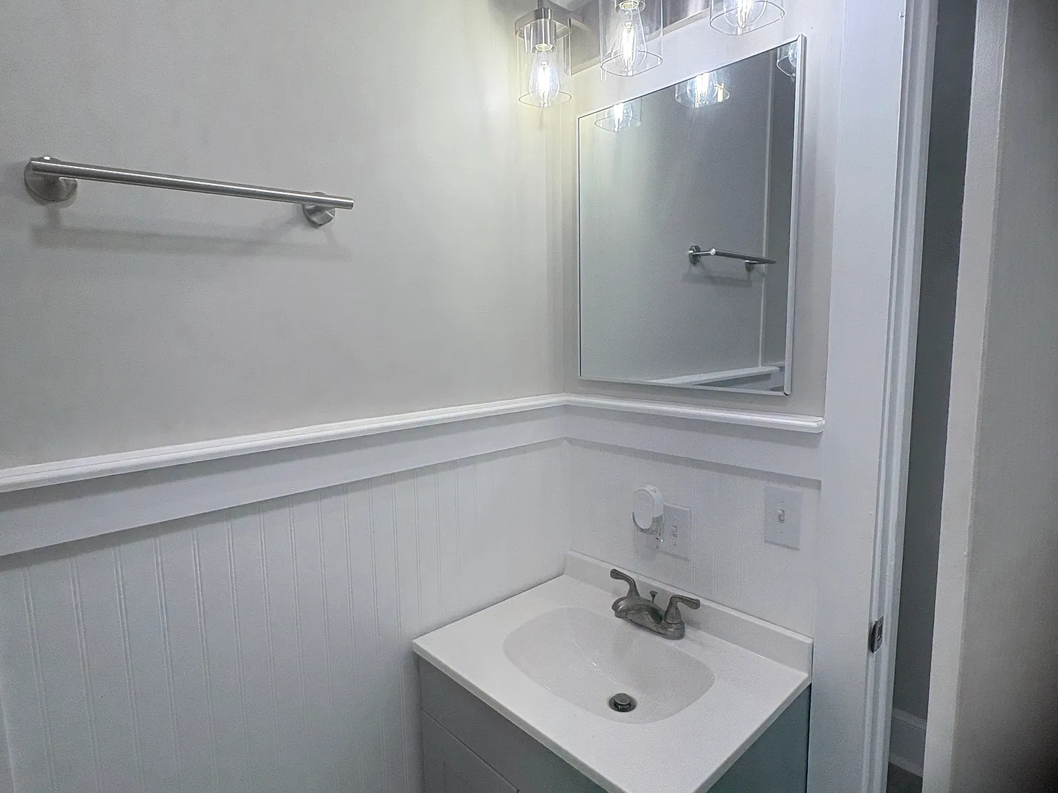 4 bed, 1.5 bath, $2,975 — Photo 3