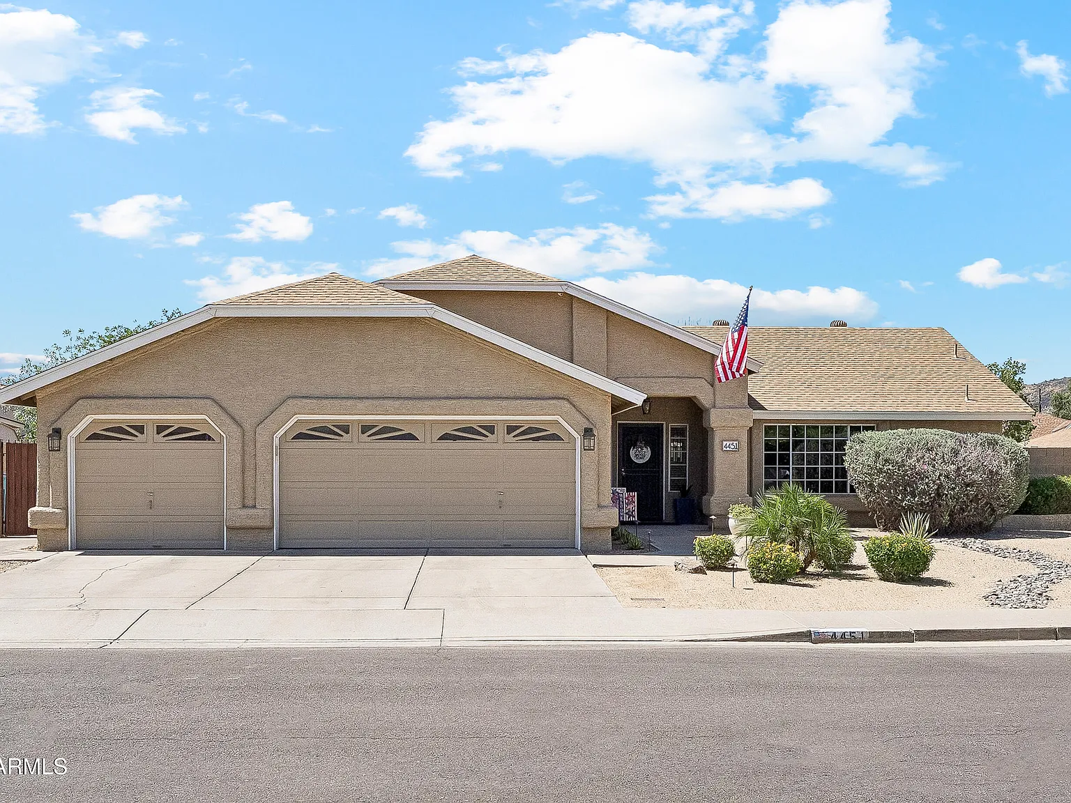 3 bed, 2.0 bath, 1553 sqft, $2,400 — Photo 2