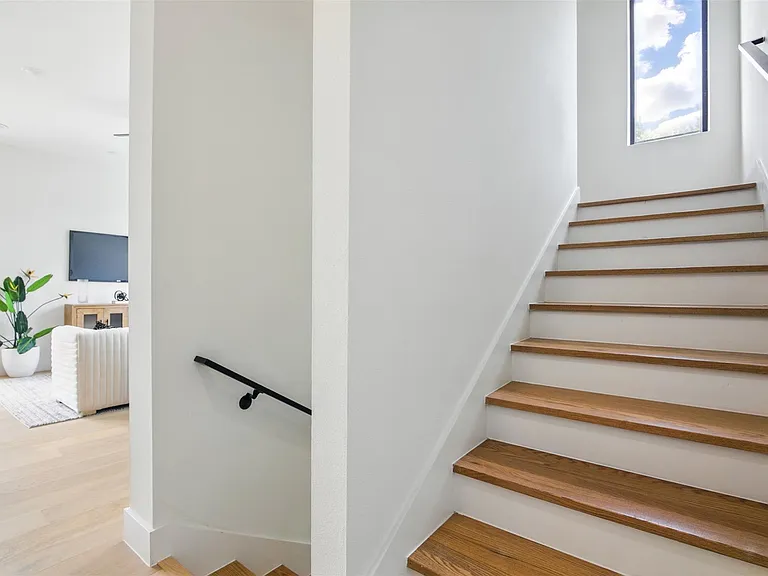 430 E 8th St #106 — Photo 12