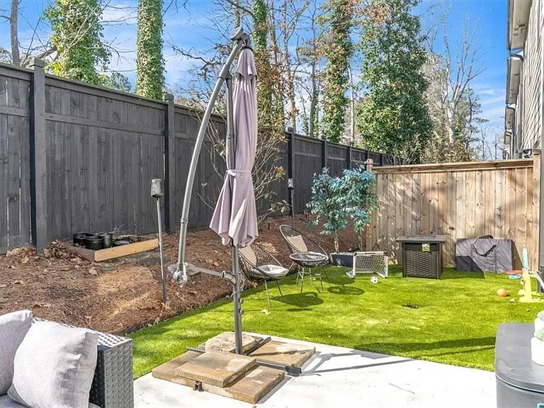 790 Belrose Dr — Photo 12