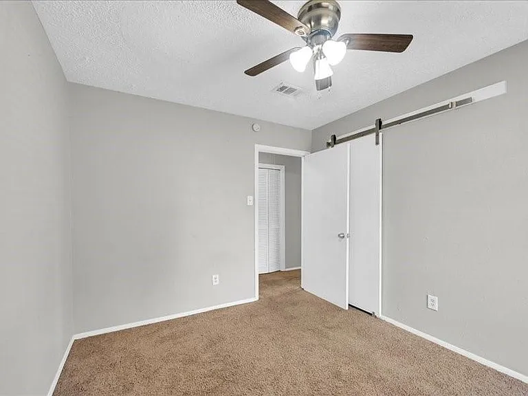 8406 Daycoach Ln — Photo 15