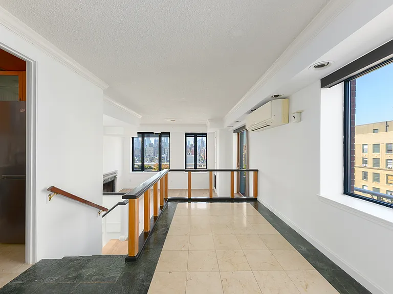 176 W 86th St #PHA — Photo 4