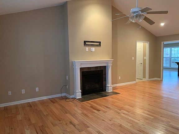 3rd image of 510 Douglas Dr