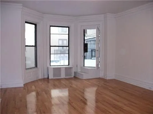 Rented by Barak Realty | media 27