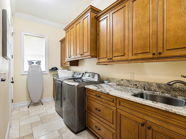4470 Northshore Dr — Photo 33