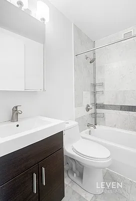 Sold by LEVEN Real Estate | media 5