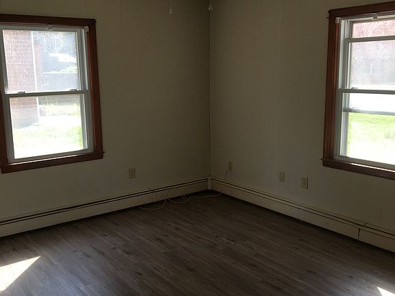 4th image of 401 Marlington St