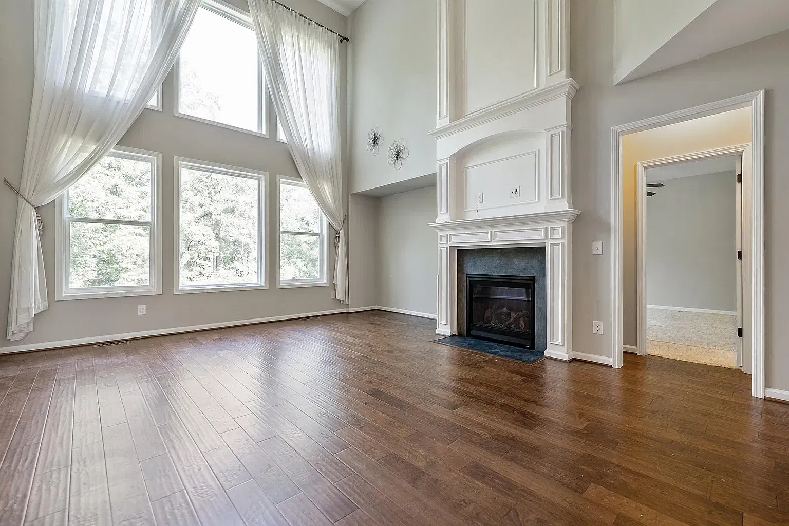 4 bed, 3.5 bath, 3309 sqft, $3,400 — Photo 4
