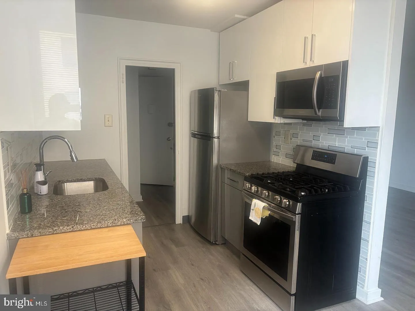 1 bed, 1.0 bath, 783 sqft, $1,800 — Photo 2