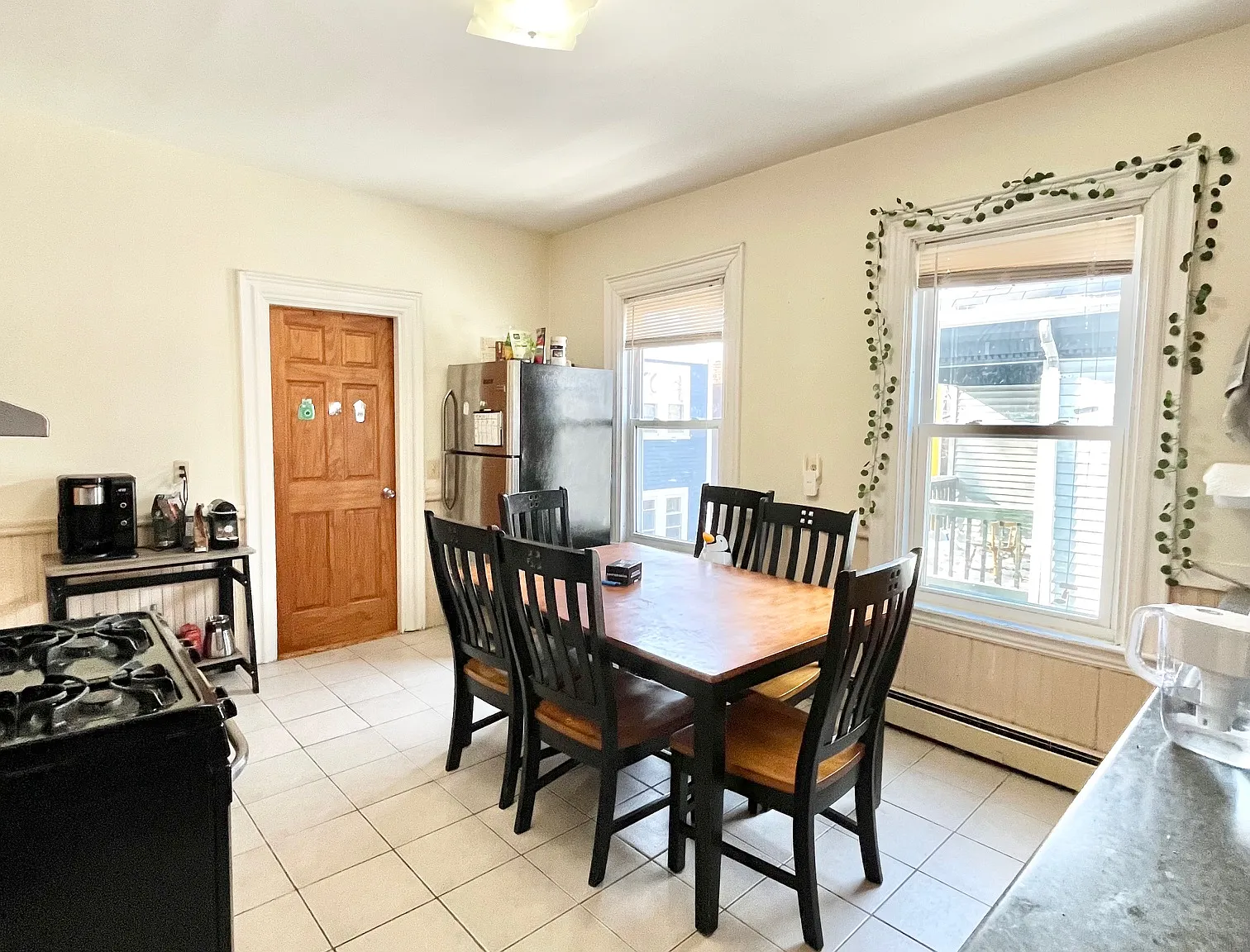 4 bed, 9999 sqft, $4,500 — Photo 4