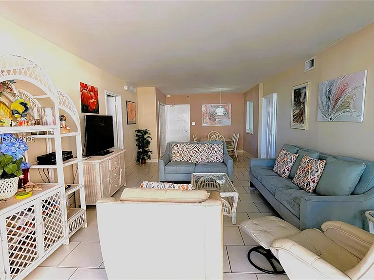 5161 Collins Ave #602 — Photo 6