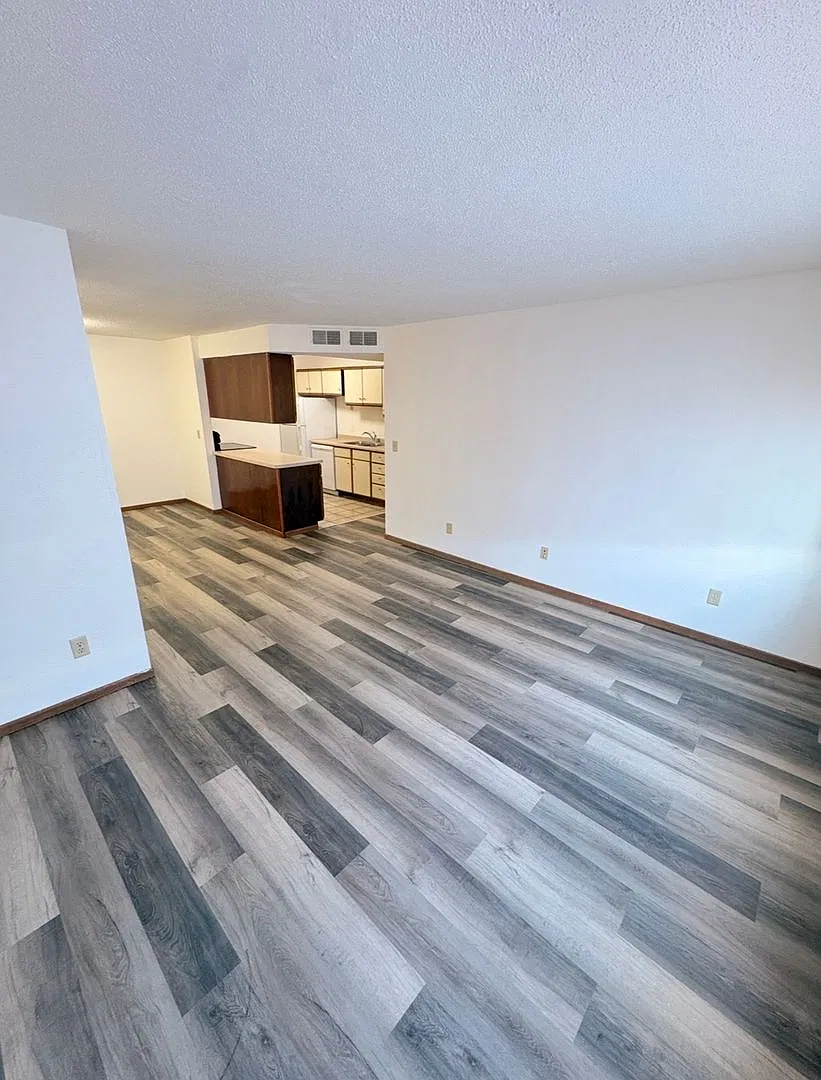 Ivy Apartments — Photo 2