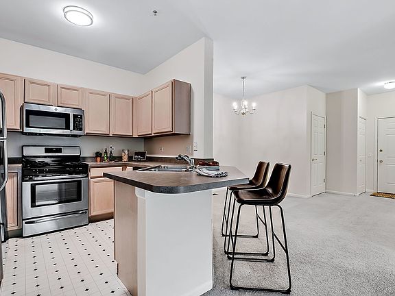 5th image of 3333 Stratford Ct Unit 2A