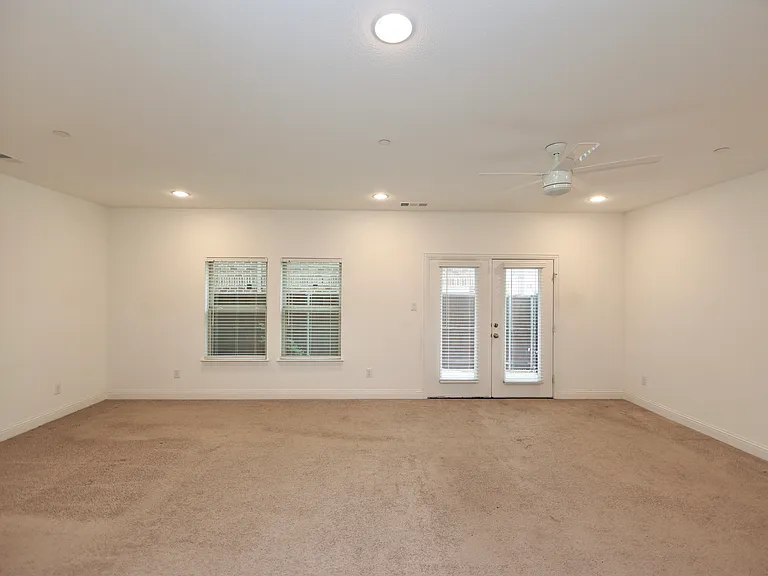 124 Canonbury Dr — Photo 32