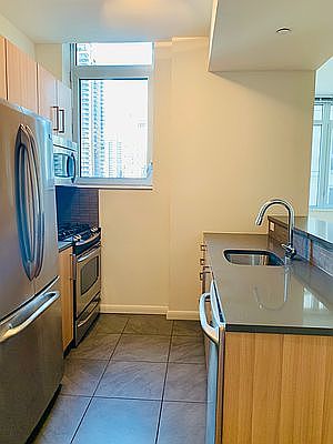4th image of 229 W 60th St APT 14D