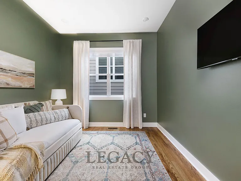 2027 Rosemary Ln — Photo 11