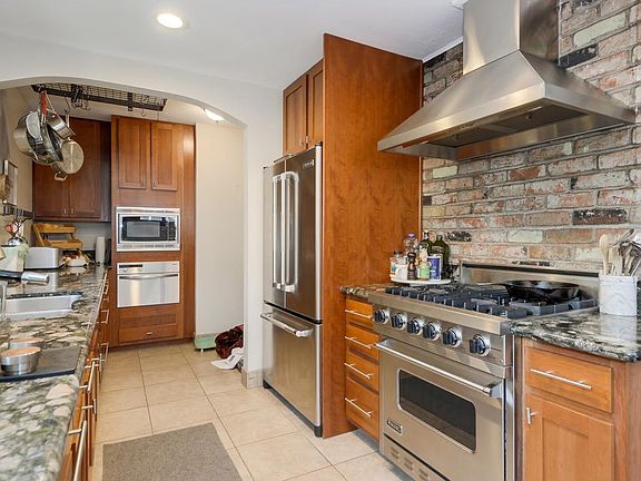 4th image of 139 Oak Ct