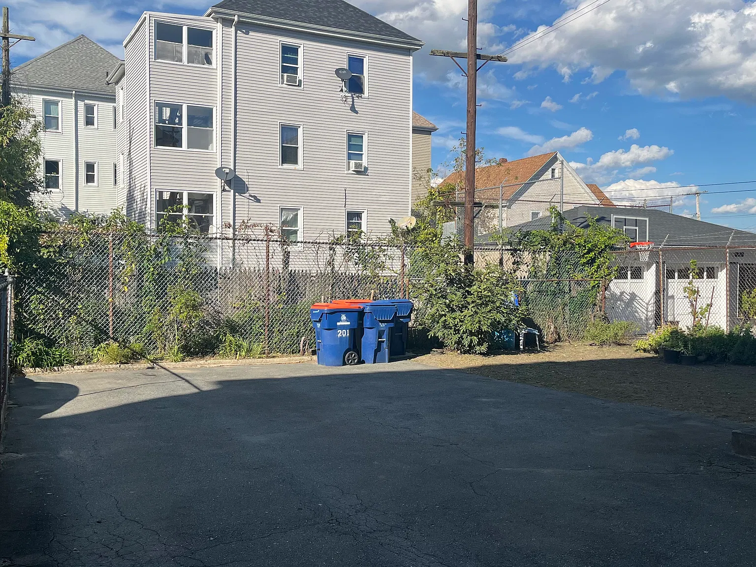 4 bed, 1402 sqft, $1,300 — Photo 3