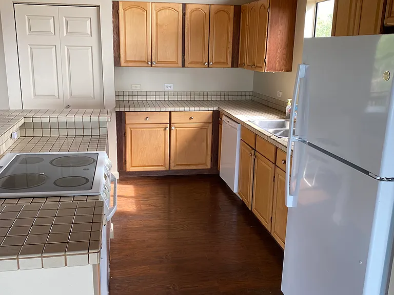 3882 Mahinahina St — Photo 8