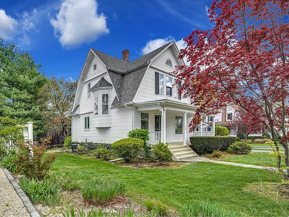 2nd image of 10 Green Ave