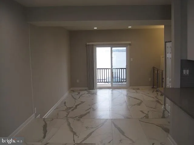 110 Villa Capri Cir — Photo 11
