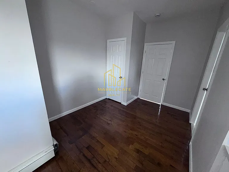 311 S 6th St #33L — Photo 5