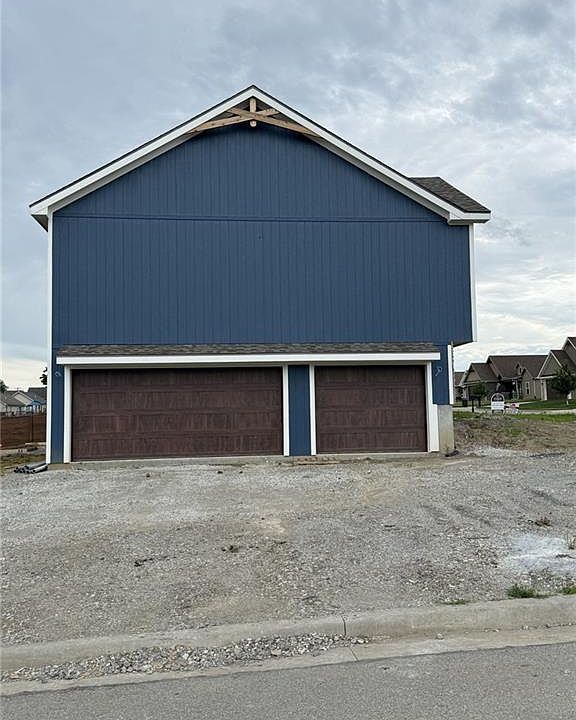 2nd image of 302 Lykins Ln