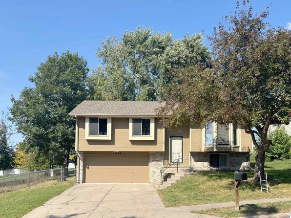 15322 Parker Plz, Omaha, NE 68154