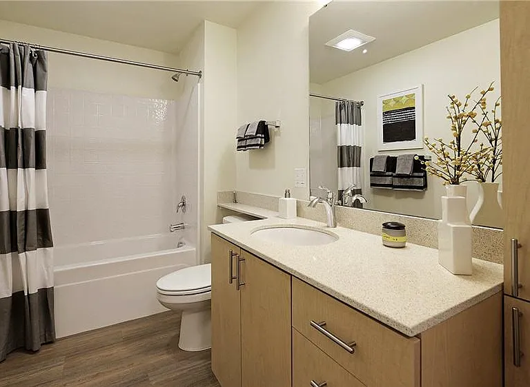 Alcove | Bathroom