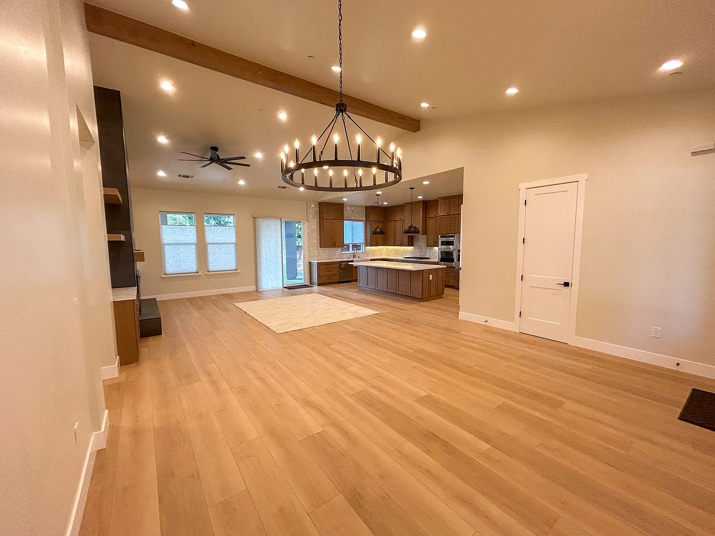 Limited Time Move-In Special! $500 off your first month's rent! 4 Bed 2.5 Bathroom House in Parad... — Photo 2