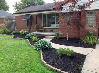 21641 Yale St, Saint Clair Shores, MI 48081