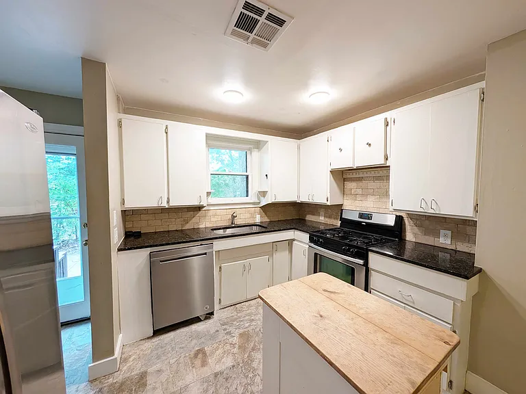 2207 NW 19th St — Photo 7