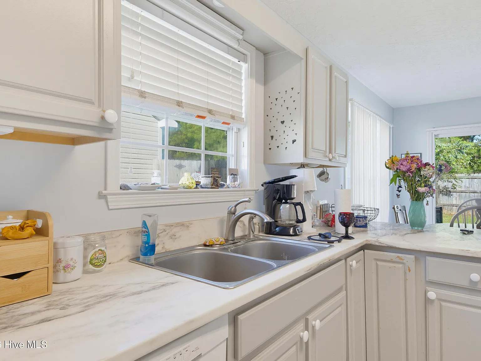 3 bed, 2.0 bath, $2,100 — Photo 4