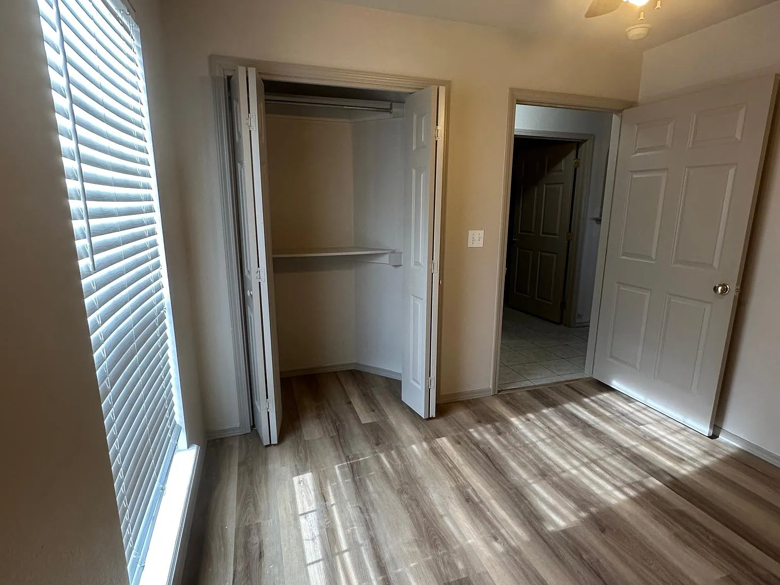 1212 W Dupont St — Photo 2