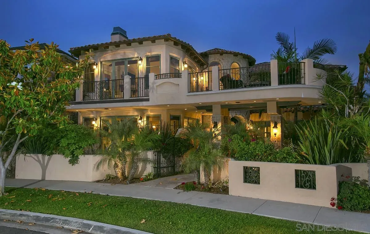 6 bed, 7.0 bath, 4896 sqft, $25,000 — Photo 1