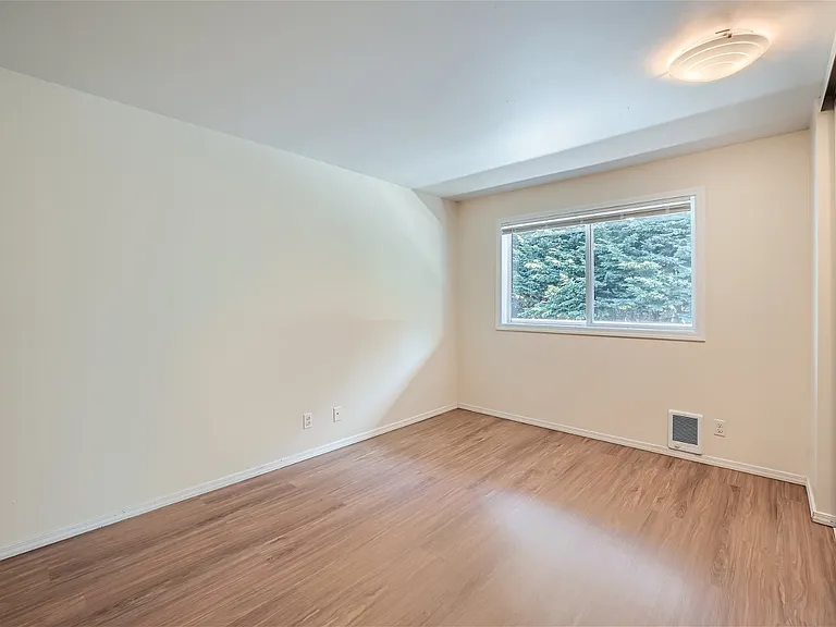 Sunset View Apartments — Photo 8