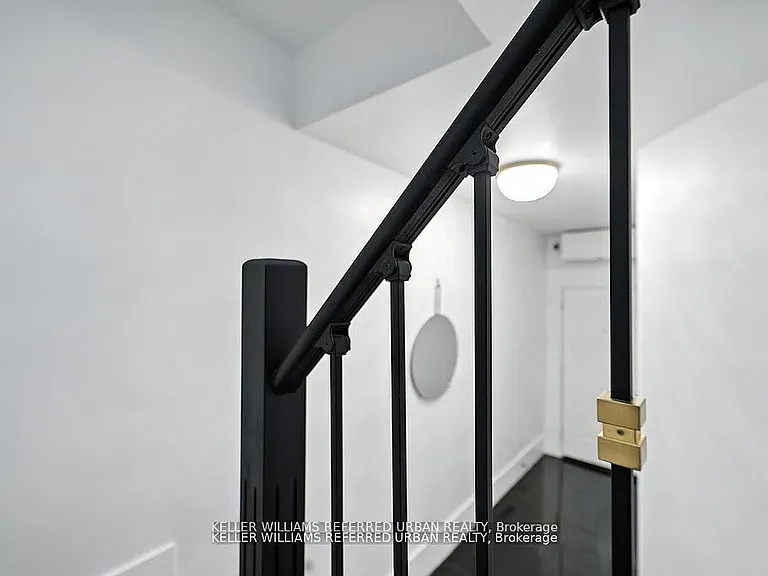 1182 Ossington Ave #UPPER — Photo 4