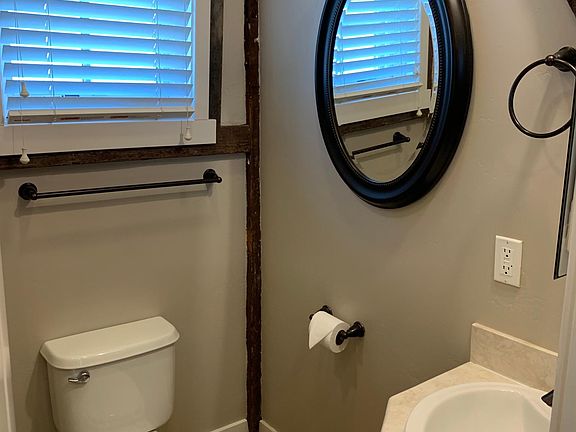 4th image of 946 Martin Cir #1